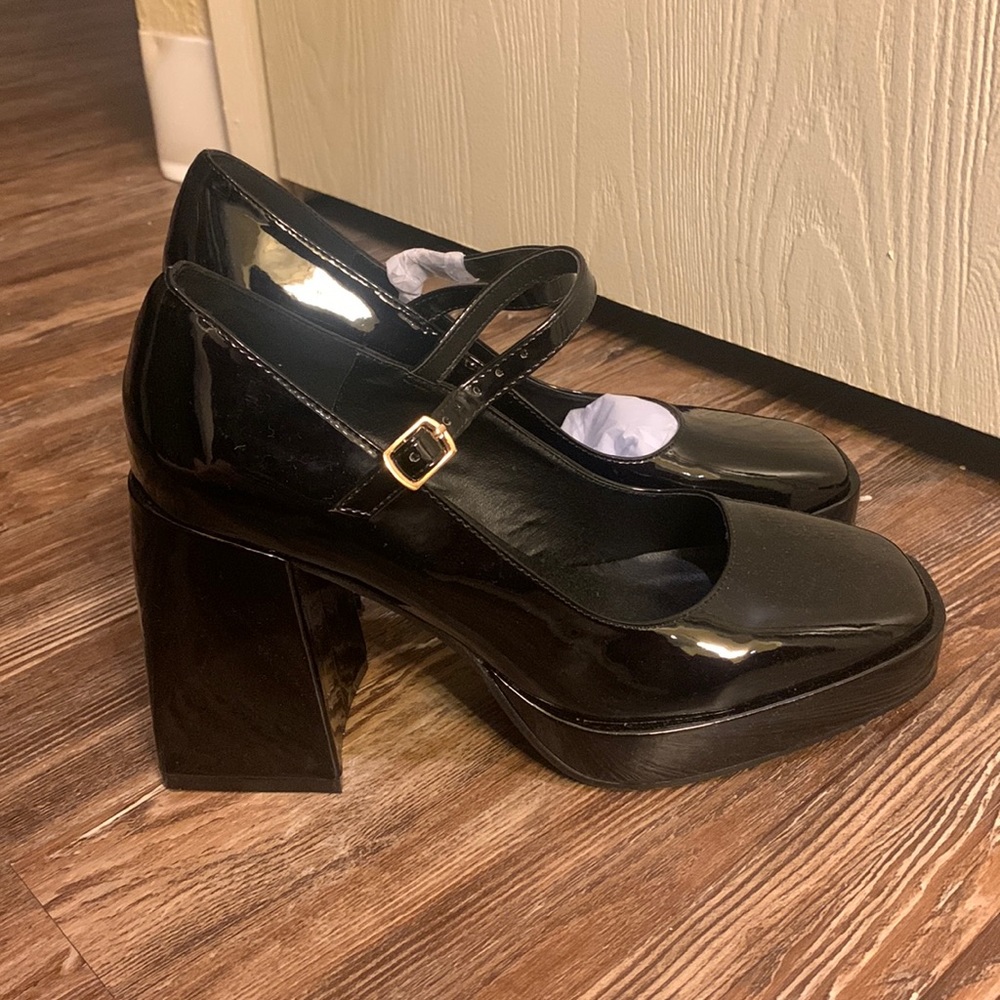 NASTY GAL BLACK PATENT MARY JANE HEELS SIZE 10